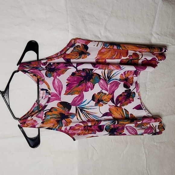 Christina Asymmetrical Floral Tank - Picture 4 of 4